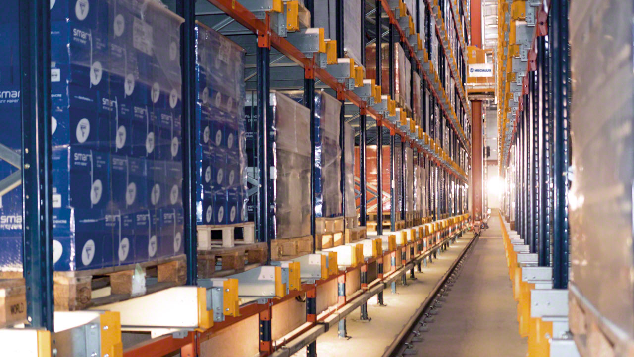 A robotised warehouse means high productivity at Clairefontaine in France A robotised warehouse means high productivity at Clairefontaine in France
